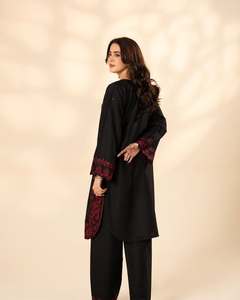 Conjunto de Top Negro con Bordado de Lentejuelas y Pantalones Plazzo con Bordado de Lentejuelas, Completamente Cosido y Listo para Usar - Product Image 3