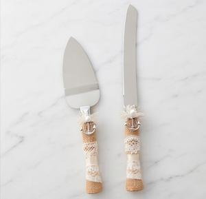 Ensemble de couteau et spatule à gâteau rustiques en toile de jute et dentelle avec poignée perlée, 2 pièces, outils à gâteau en métal faits à la main pour mariage - Product Image 3