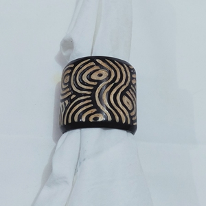 Dernier modèle d'anneau de serviette en corne avec motif tribal abstrait pour une décoration de table élégante, porte-serviettes de luxe en corne noire et naturelle - Product Image 6