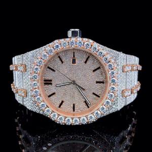 Reloj de pulsera de lujo con diamantes, esfera redonda, detalles en oro rosa, bisel de cristal, brazalete plateado, reloj de moda unisex. - Product Image 1