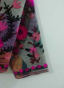 Veste courte d'hiver pour femme, brodée à la main style Suzani, avec rembourrage en coton matelassé, idéale pour la plage ou l'hiver - Product Image 2