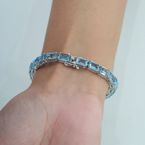 Pulsera de tenis de plata 925 para mujer con topacio azul de corte octogonal, engaste de puntas, diseño geométrico clásico, joyería para uso diario - Product Image 4