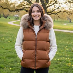 Chaleco de Cuero para Mujer con Capucha de Piel de Zorro, Nuevo, Chaleco de Invierno para Mujer con Capucha de Piel de Zorro Auténtica, Estilo Moderno de Alta Calidad - Product Image 1