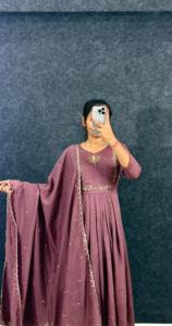 ชุดเดรส Anarkali ผ้าจอร์เจตต์ปักลายสำหรับผู้หญิง สไตล์อินเดีย พร้อมสวมใส่สำหรับงานปาร์ตี้ - Product Image 4