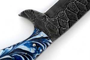 Couteau à découper artisanal en acier Damas foncé avec manche en résine à motif tourbillon bleu pour la viande - Product Image 5