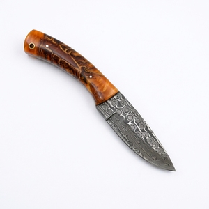 Couteau de chasse et de camping en acier Damas fait main à lame fixe, avec manche en résine orange, pour la vente en gros et l'OEM - Product Image 1