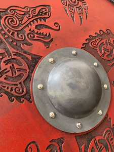 Bouclier viking gravé à la main avec motif de loup, décoration RedNorse, accessoire pour cosplay, décoration, cadeau d'Halloween - Product Image 4