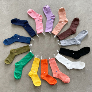 Calcetines de Algodón Peinado Saint Rib para Mujer con Etiqueta de Estilo Moderno - Product Image 1