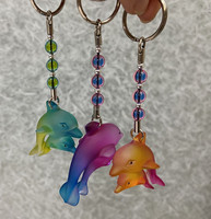 Llavero con Dije de Delfín Colorido y Divertido con Impresión UV, Forma 3D, Tema Oceánico Duradero