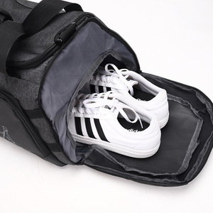 Bolsa de Gimnasio Deportiva Impermeable Unisex de Gran Capacidad con Logotipo Personalizado y Correa Ajustable - Product Image 3