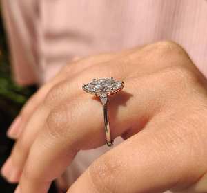 Anillo de Compromiso de Oro Rosa de 18K con Diamante Cultivado en Laboratorio de Corte Marquesa de 1CT, Alto Pulido, Sin Níquel, Sin Plomo, Regalo Clásico de Aniversario, India - Product Image 2