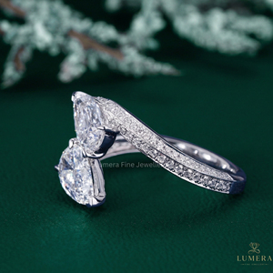 แหวนหมั้นเพชรทรงลูกแพร์สุดหรู แหวนแต่งงานแบบ Toi Et Moi ประดับเพชรแบบ Pave Split Shank ชุบทอง 14K ได้รับการรับรองจาก IGI - Product Image 2