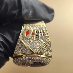 Bague de luxe en argent sterling plaqué rhodium, style hip-hop, avec moissanite pavée, motif roulette, finition dorée et effet bling, pour le jeu. - Product Image 5