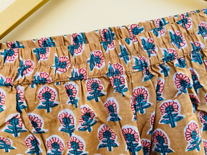Conjunto de Pijama de Tres Piezas para Mujer, Cuello en V, de Algodón Satinado, para Verano, con Botones, Ecológico, con Logotipo Frontal y Mangas Cortas - Product Image 2