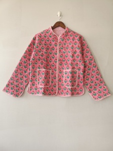 เสื้อแจ็คเก็ตผ้าควิลท์พิมพ์ลายแบบกลับด้านได้: เสื้อโค้ทสไตล์วินเทจ - Product Image 1