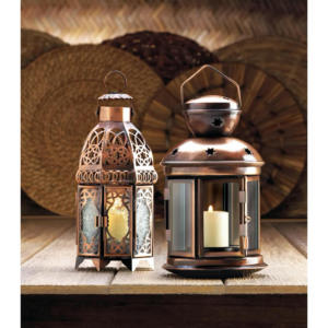 Lanterne hexagonale marocaine de style nouveau en laiton avec panneaux en verre bleu, décoration d'intérieur durable, porte-bougie de style minaret - Product Image 3