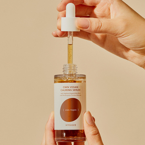 Suero Calmante Vegano HYGGEE 50ml |   Crema Facial Hipoalergénica 100% Vegana para Piel Sensible, Reparación de la Barrera Cutánea, Ligera - Product Image 2