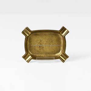 Cendrier en métal avec base antidérapante – Cendrier robuste pour table et comptoir - Product Image 3