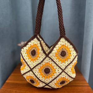 Bolso de mano de ganchillo hecho a mano para mujer, elegante bolso de punto para la playa, vacaciones, compras y viajes, a la venta. - Product Image 6