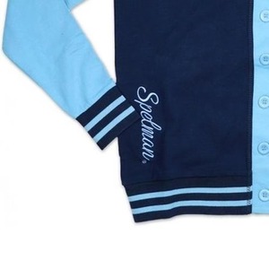 Cárdigan de punto bordado con logo griego personalizado a todo color, cómodo, transpirable, para hermandades universitarias, ideal para invierno. - Product Image 4