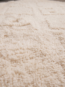 Alfombra de Lana con Diseño Botánico Abstracto en Negro Mostaza y Marfil, Motivo de Hojas Orgánicas, Antideslizante, Ecológica, de Pelo Grueso, Moderna - Product Image 4