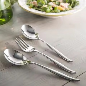 Ensemble de couverts de cuisine moderne en acier inoxydable, parfait pour une mise en scène de table tendance et les repas quotidiens - Product Image 6