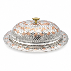 Plateau de service artisanal en cuivre et argent martelé avec couvercle en dôme, couvercle décoratif pour aliments, plateau de luxe pour buffet, service de restauration hôtelière - Product Image 1