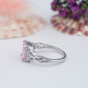 Bague de fiançailles en argent sterling 925 de haute qualité avec trois pierres certifiées, sertie de zircone cubique rose taille radiant, plaquée rhodium pour femme - Product Image 2