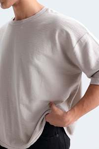 เสื้อยืดผู้ชายทรงหลวมโอเวอร์ไซส์ ผ้าฝ้าย ไหล่ตก สไตล์ลำลอง สตรีทแวร์ เรียบง่าย ปรับแต่งได้ ผู้จำหน่ายเสื้อยืด - Product Image 2