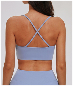 Sujetador deportivo sin costuras azul claro para mujer, top de yoga con copa completa y sin aros - Product Image 6