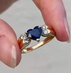 Bague en moissanite bleue en forme de cœur, argent sterling 925, bague de fiançailles à trois pierres, plaquée or - Product Image 1