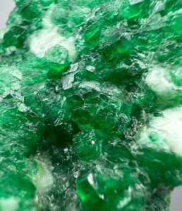 Well Terminated <b>Top</b> Green Emerald <b>Crystals</b> From Swat Pakistan Natural Mineral Specimen Collector Display Gemstone - Product Image 1
