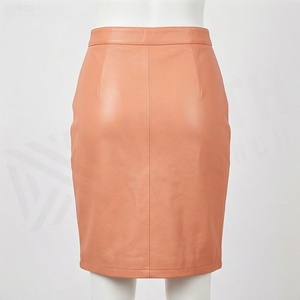 Jupe crayon mini en similicuir taille haute pour femme avec boutons sur le devant, couleur unie, design minimaliste, à porter toute l'année - Product Image 2