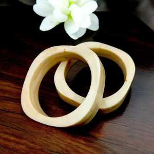 กำไลข้อมือรูปไข่ทำจากกระดูกธรรมชาติแบบดั้งเดิม เป็นมิตรกับสิ่งแวดล้อม งานแฮนด์เมด แฟชั่นโบฮีเมียน สไตล์ชนเผ่า สำหรับผู้หญิง ใช้ตกแต่ง - Product Image 1
