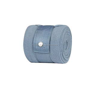 Bandages de jambe équestres en polaire blanche avec bordure noire et fermeture à bouton-pression - Product Image 5
