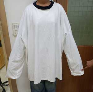 Cape de coiffure blanche imperméable en polyester, tablier de coupe en coton surdimensionné, chemise de protection à manches longues pour barbier et salon de coiffure - Product Image 1