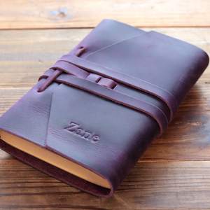 Carnet en cuir véritable fait main personnalisé, motif floral embossé, reliure cousue, porte-stylo, sangle de fermeture, logo personnalisé - Product Image 3