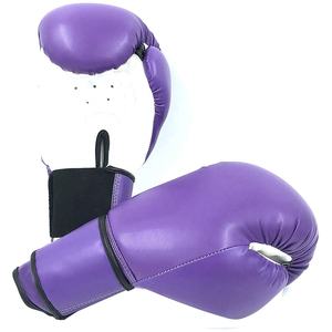 Vente en gros de gants de boxe 8oz pour adultes personnalisables OEM Logo Cuir synthétique Couleur plastique Concevez votre propre caractéristique d'entraînement - Product Image 3