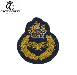 Badge de blazer personnalisé en fil d'or brodé, pour accessoires vestimentaires haut de gamme - Product Image 6