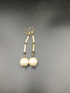 Boucles d'oreilles pendantes Amaira Jewels en laiton plaqué or, coupe princesse, avec boule d'ambre et perle sertie, style nœud papillon, bijoux de mariage pour femme - Product Image 4