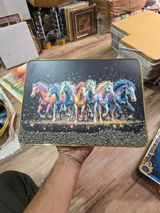 Marco de Arte de Pared de Resina Hecho a Mano con Diseño de Caballos Corriendo Coloridos y Piedra Pirita, Marco Decorativo para Decoración del Hogar - Product Image 4