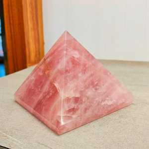 Pirámide de cristal de cuarzo rosa natural de alta calidad, pulida, piedra curativa, energía Feng Shui, pirámide de piedra preciosa del amor para regalos - Product Image 5