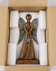 Figurine d'ange en bois faite à la main avec ailes argentées et pendentif étoile, décoration de Noël pour table de salon - Product Image 5