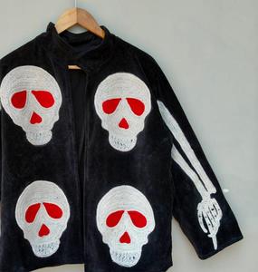 Veste artisanale en velours noir brodée Suzani avec motif de crâne, manches longues, col montant, faite à la main, style bohème, vêtement d'extérieur pour l'hiver - Product Image 3