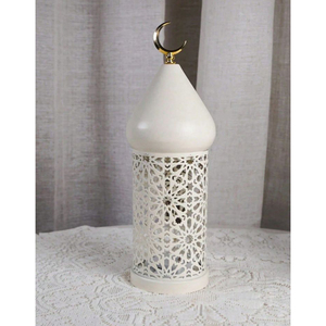 Lanterne en métal en forme de croissant avec découpes complexes, éclairage doux et ambiance chaleureuse pour la décoration festive de la maison pendant le Ramadan - Product Image 2