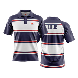 เสื้อโปโลแขนสั้นลายทางผู้ชาย แห้งเร็ว ผ้าถักโพลีเอสเตอร์ ดีไซน์ลำลอง พิมพ์ลายโลโก้ด้านหน้าด้วยเทคนิคฮีททรานเฟอร์ - Product Image 1