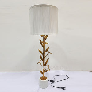 Lampe de table en aluminium et tissu au design unique en forme de bois de cerf, plaquée argent, pour la décoration de mariage et la décoration intérieure - Product Image 5