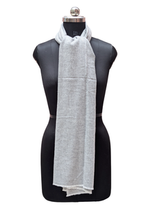 Elegante Estola Gris Lisa de Lana y Acrílico, Bufanda de Invierno Hecha a Mano para Mujer de 28x80 Pulgadas, Chal Cómodo de Fibra Suave para Dama - Product Image 4