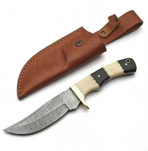 Cuchillo utilitario de exterior de hoja fija de acero de Damasco hecho a mano con mango de hueso y cuerno - Product Image 1