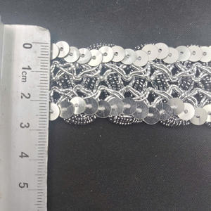 Bordure décorative de luxe en tissu et pour la décoration intérieure, écologique, vintage et traditionnelle, brodée de fleurs métalliques argentées et de sequins, largeur 2,7 cm - Product Image 3
